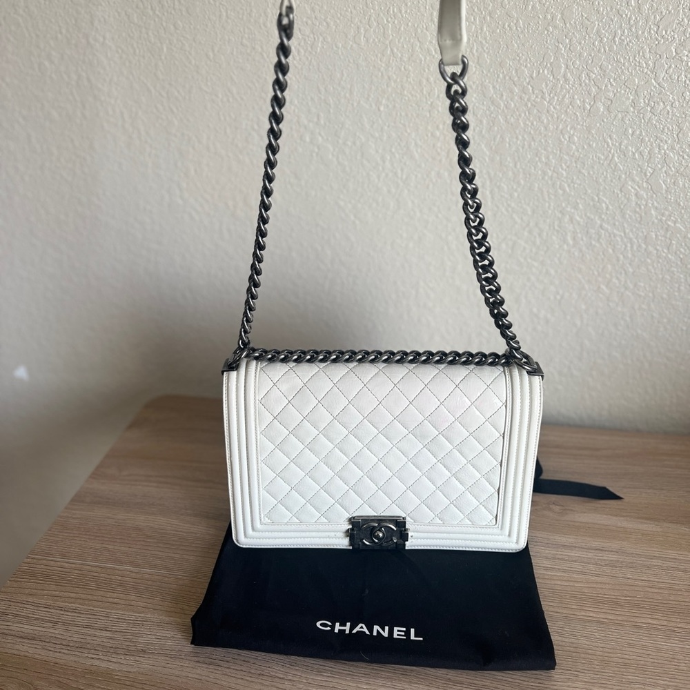 Chanel Boy Bag Quilted White w/ gun metal hardware - Picture 6 of 6